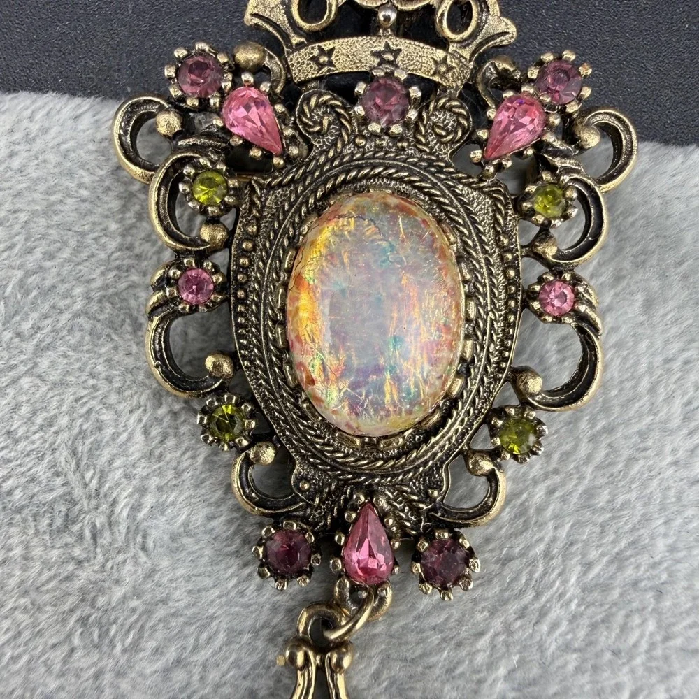 Vintage Sarah Coventry Brooch Contessa Crown‎ Gold tone Pink Rhinestone